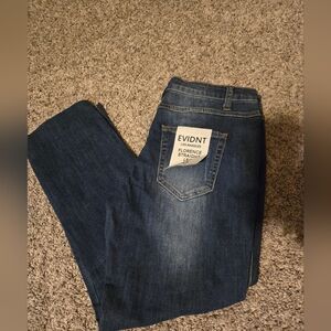 EVIDNT Florence Straight Leg Jean